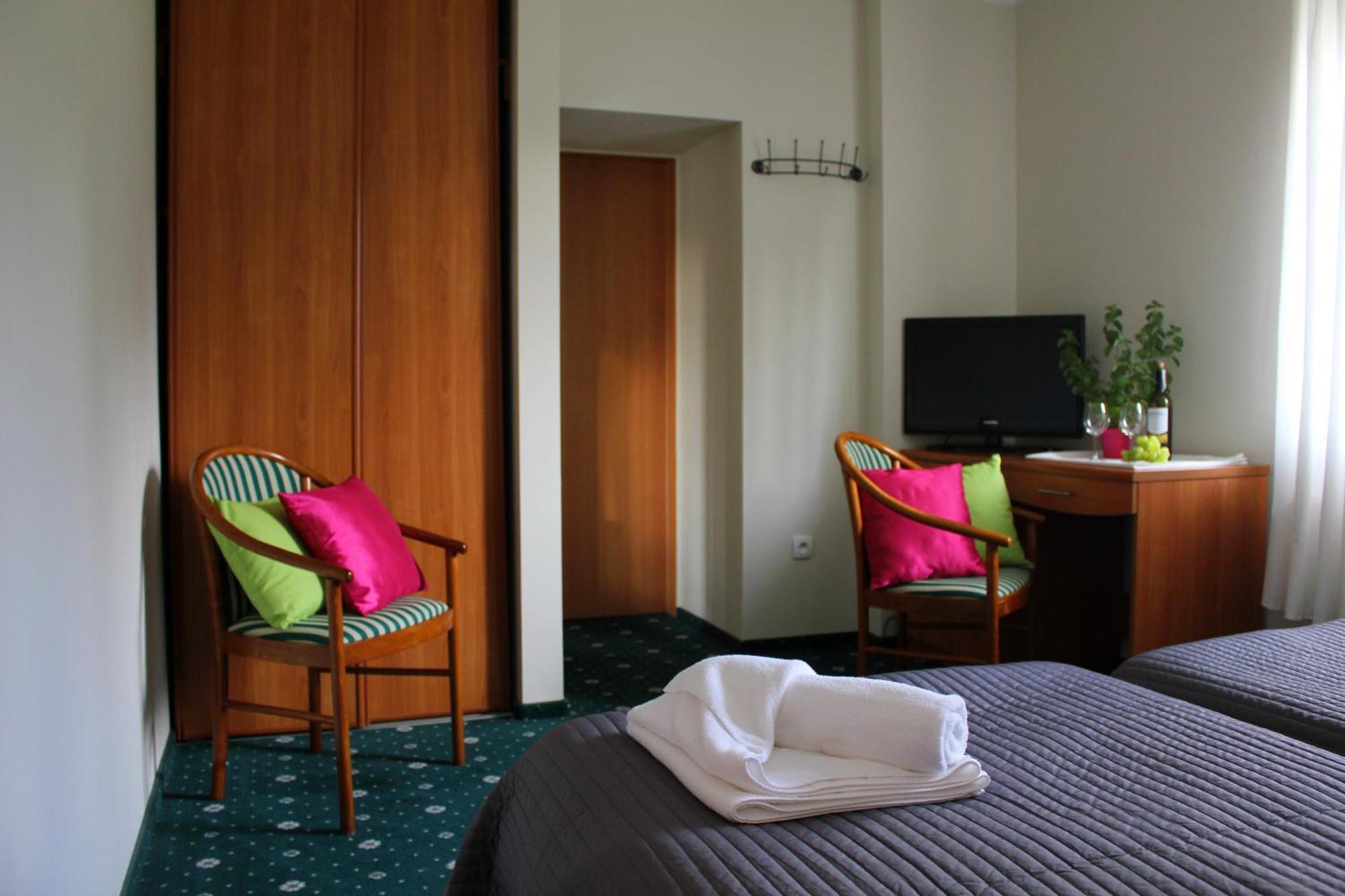 Hotel Chojnik Подгужин Экстерьер фото