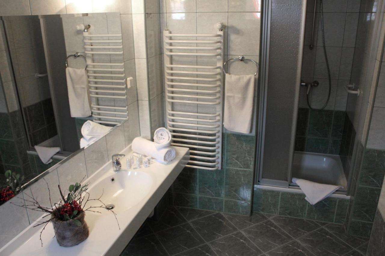 Hotel Chojnik Подгужин Экстерьер фото